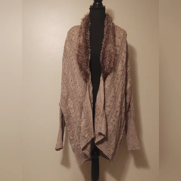 Song N Spirit Faux Fur Collar Cardigan - Picture 1 of 7